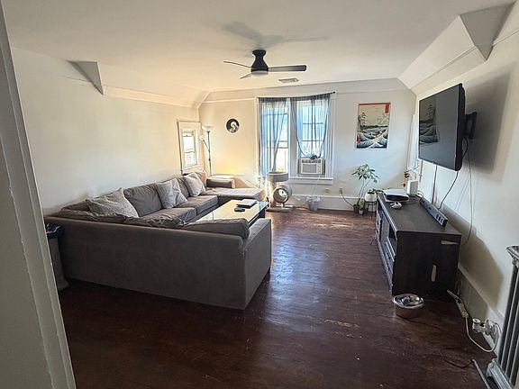 4th image of 129 Walnut St APT 3
