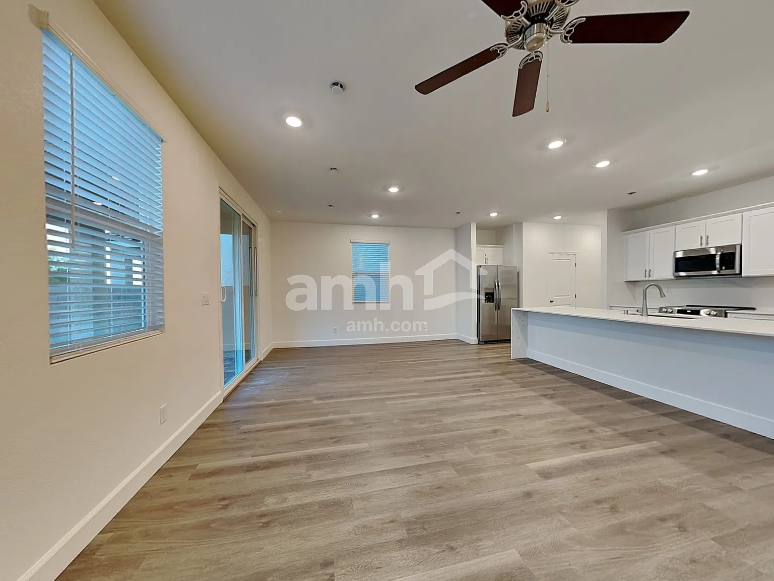 4 bed, 2.5 bath, 2144 sqft, $2,495 — Photo 4