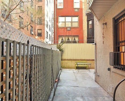 4th image of 306 W 76th St APT 1C