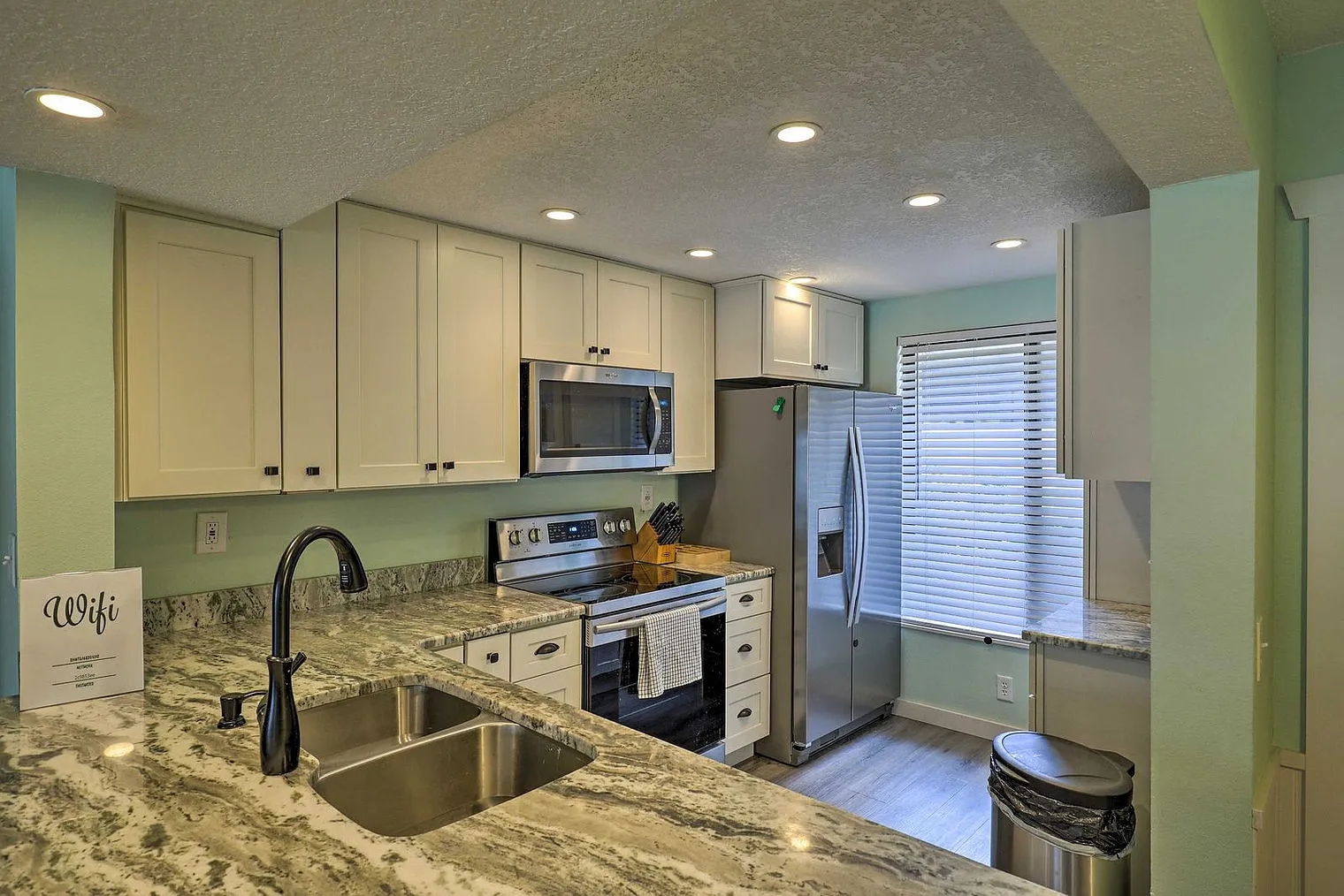 2 bed, 2.0 bath, 882 sqft, $2,828 — Photo 3
