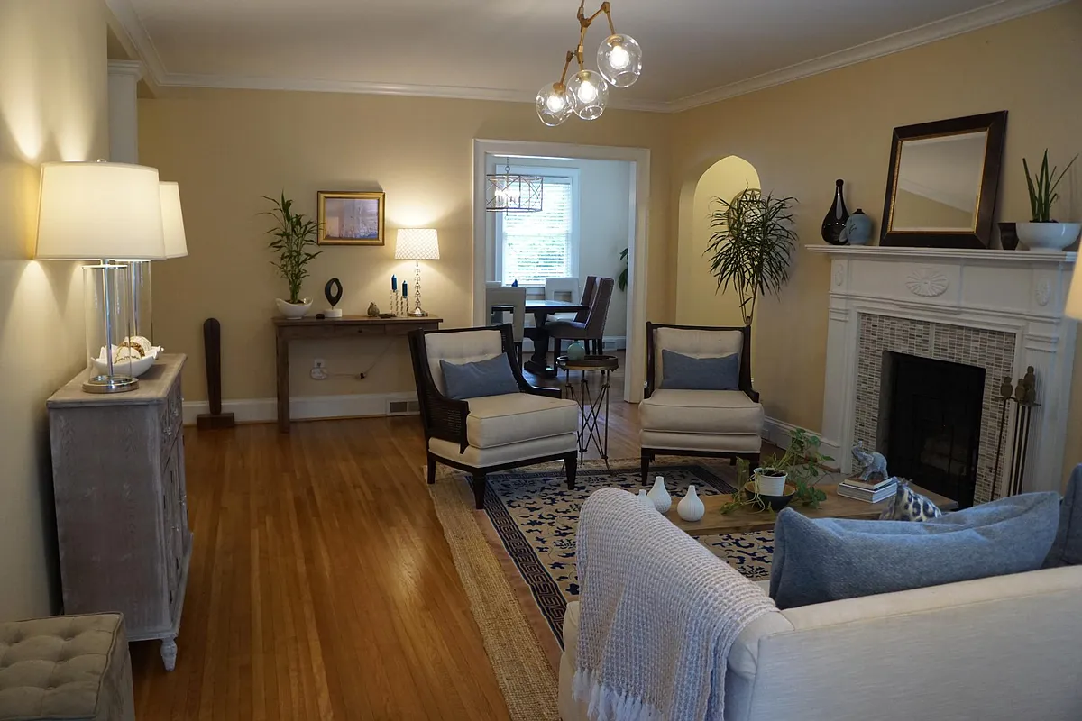 Living Room, facing dining room - 1032 Isleworth Ave