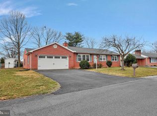 18515 Old Colony Ln, Hagerstown, MD 21742