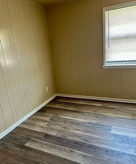 608 NW Lane St — Photo 8