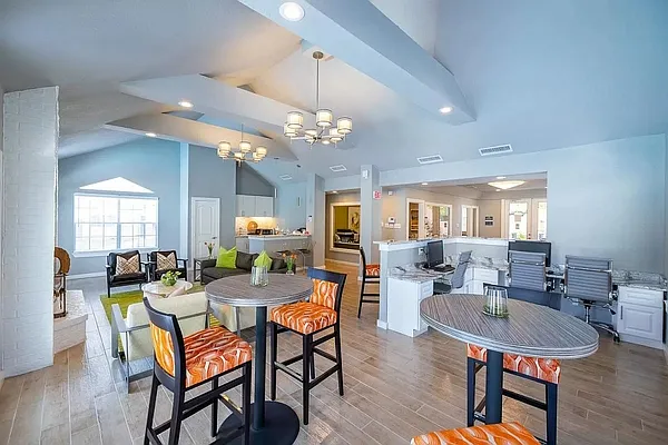 City Crest Apartments — Photo 2