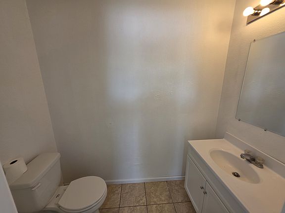 5th image of 400 Elliott Ln