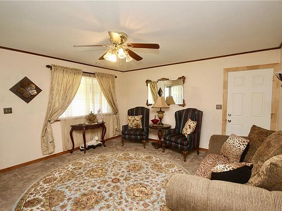 4th image of 813 Hinshaw Dr