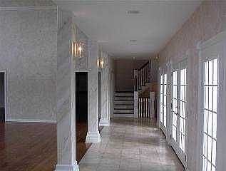 4th image of 2402 Mission Hill Dr