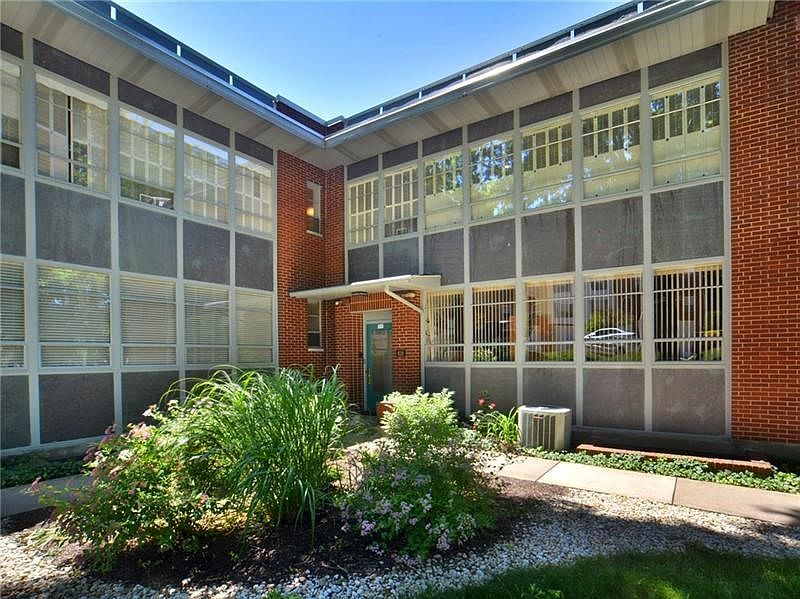 1st image of 626B Park Ln