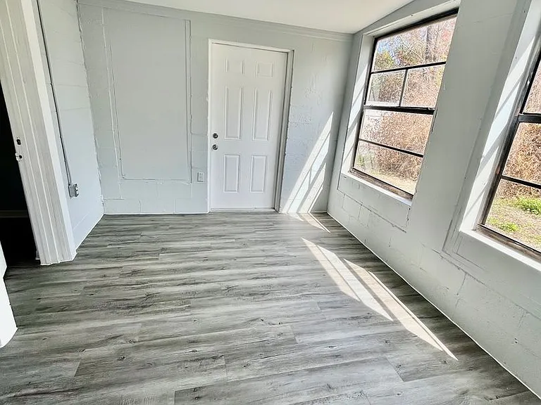 2554 Palm Dr NE — Photo 5
