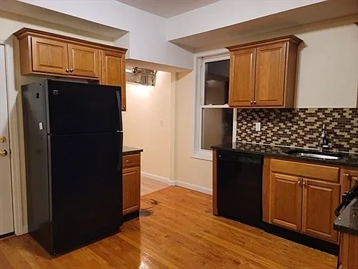 3 bed, 1000 sqft, $2,800 — Photo 2