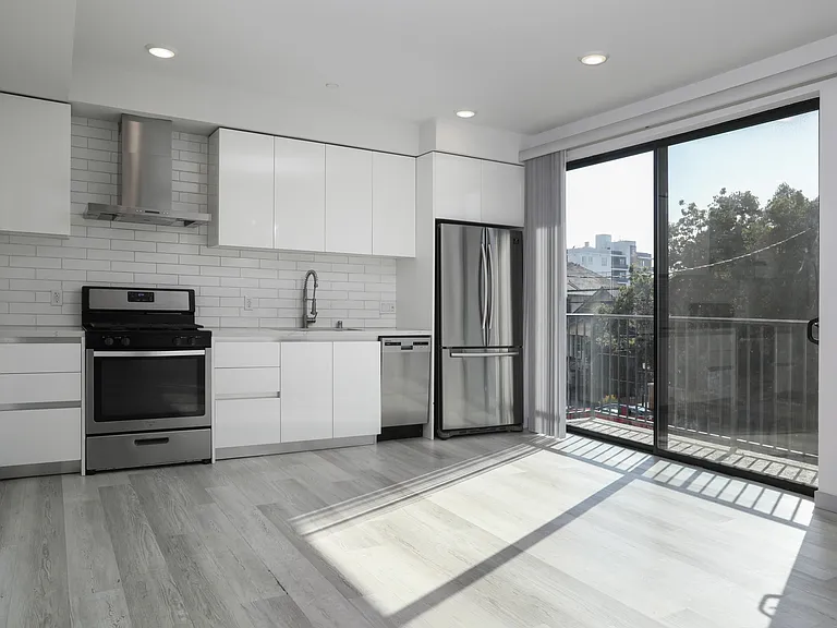 941 Fedora St #304 — Photo 7