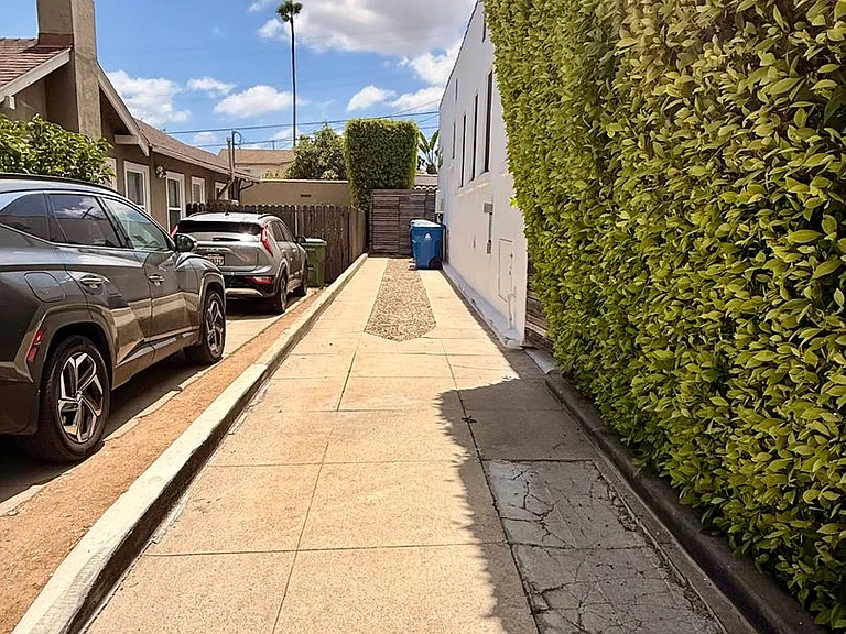 4246 Lexington Ave — Photo 30