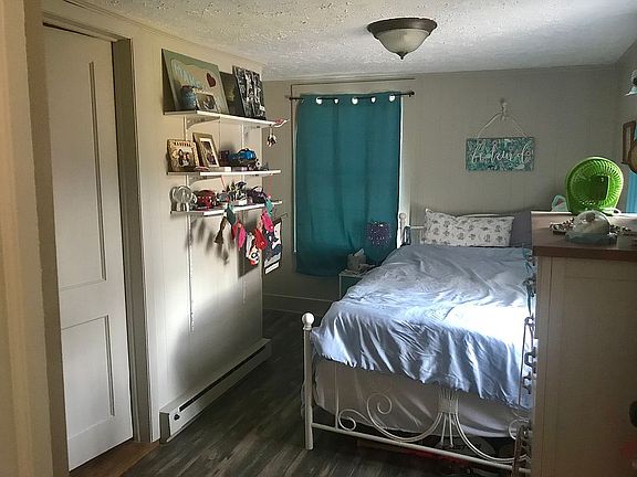 2nd bedroom from kitchen