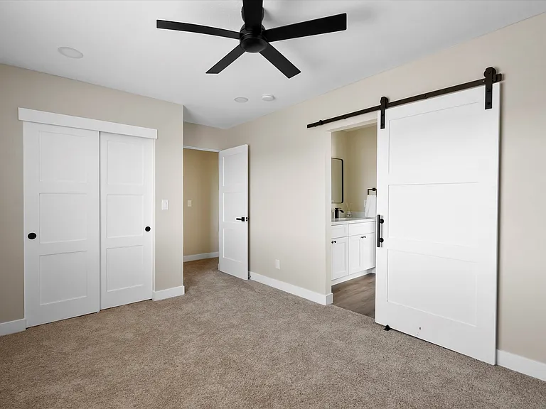2551 E Broadway Rd — Photo 2