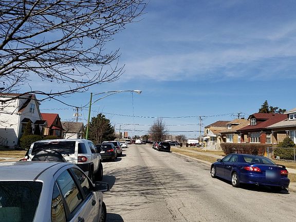 5th image of 3922 N Newcastle Ave