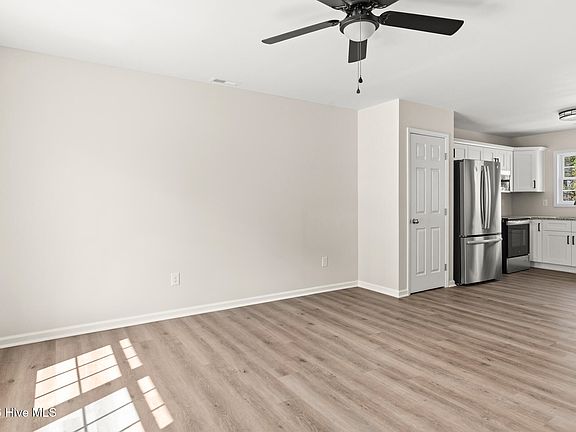 3rd image of 1811 Sunset Belt