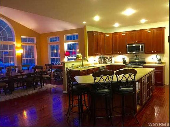 2nd image of 74 Graystone Ln