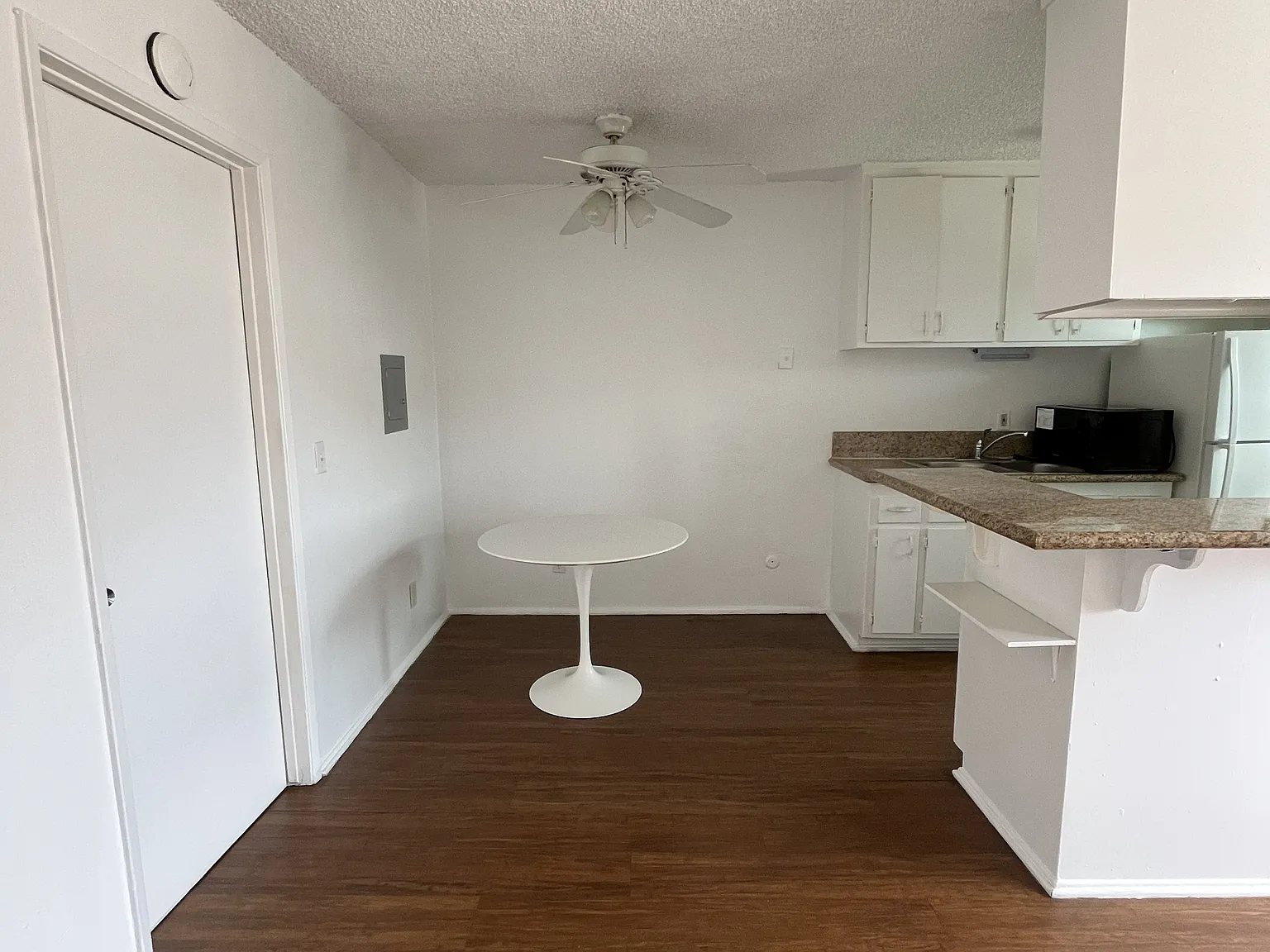 4264 Euclid Ave — Photo 3