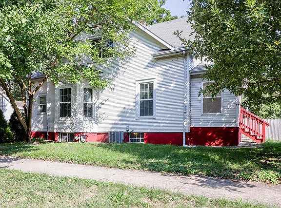 This is the south side of the street as seen from William Street.