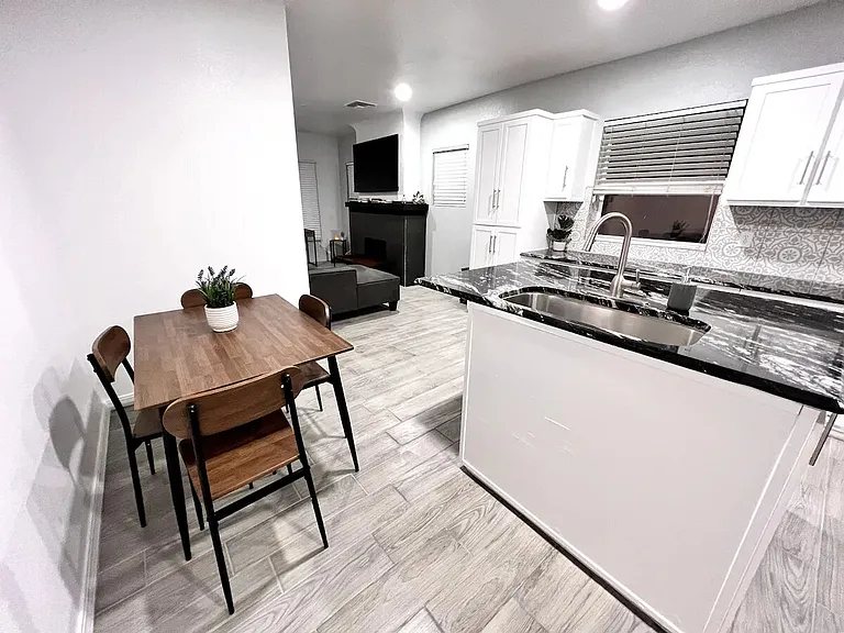 Full Kitchen with Dining Table