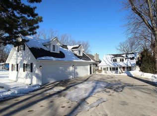 1407 Milwaukee St, Delafield, WI 53018