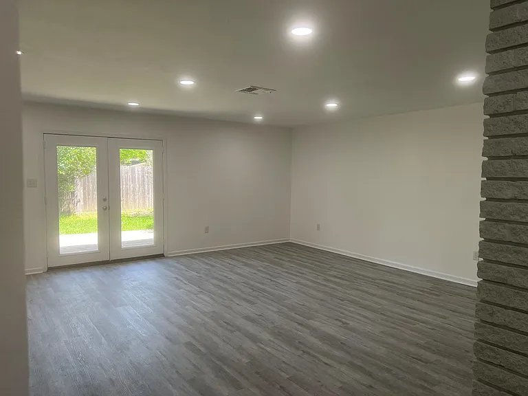 9007 Dunlap St — Photo 3