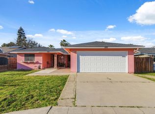 1345 Robinson Ave, Clovis, CA