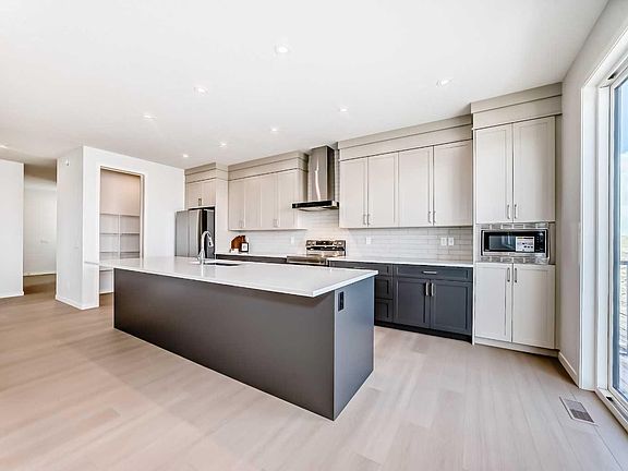 2nd image of 396 Herron Lndg NE