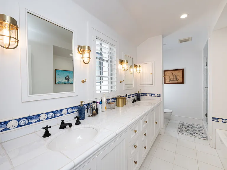 1228 W Oceanfront — Photo 22