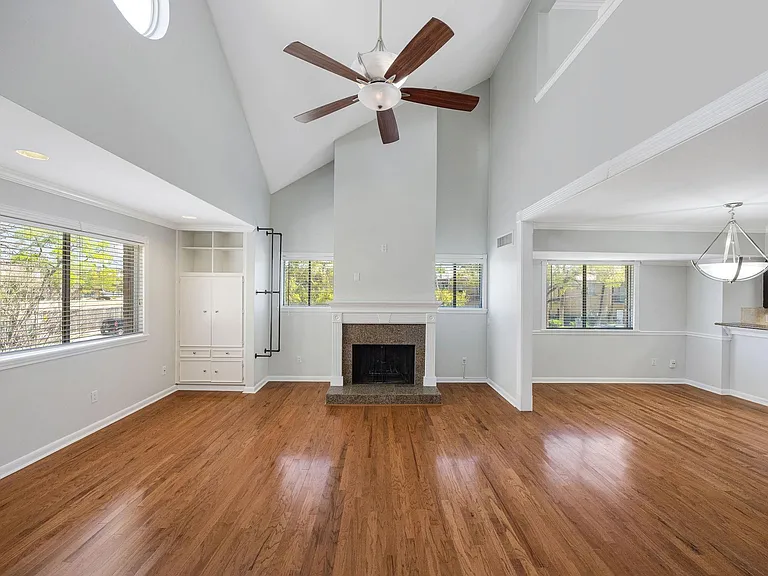 1114 Augusta Dr #1 — Photo 8
