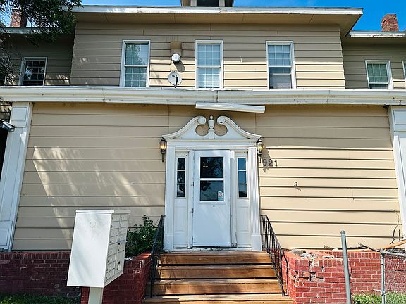 2nd image of 921 E 4th St #17