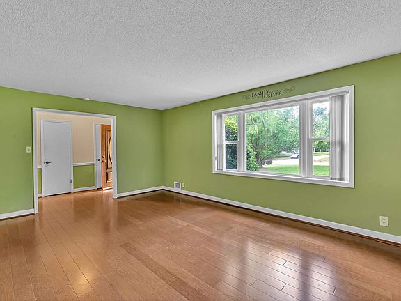 5th image of 406 Garden Grove Ct