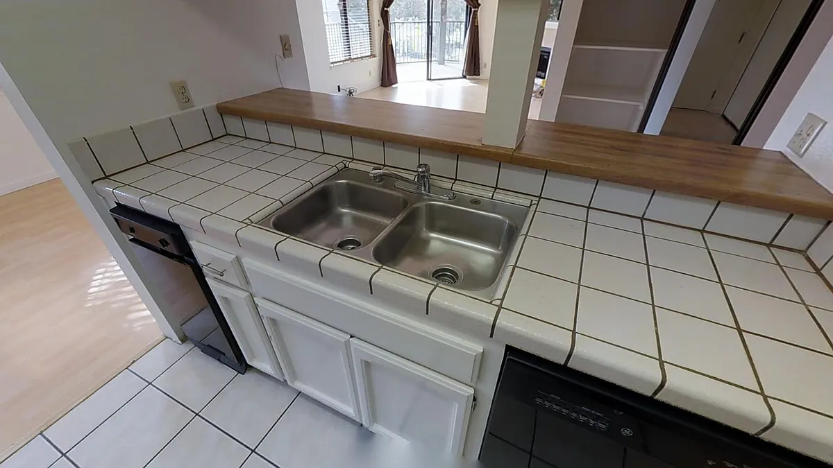 Building Photo - 1132 Carpentier St #308