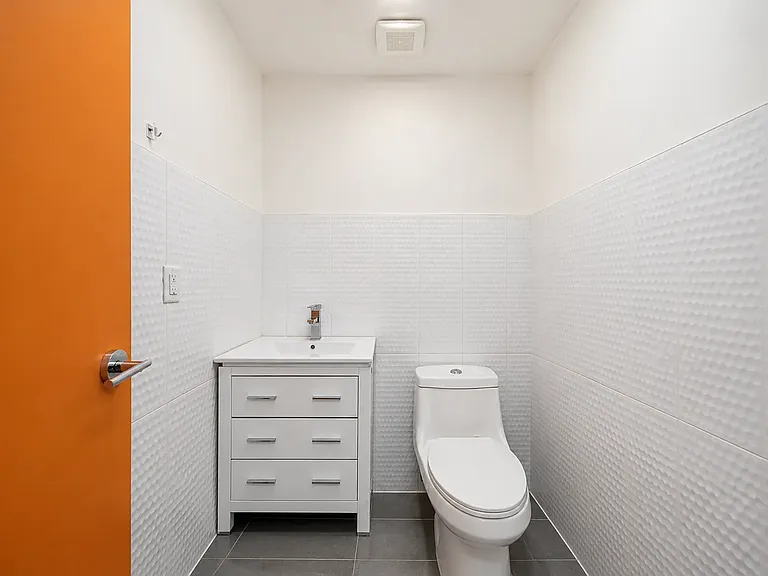 285 Himrod St #1R — Photo 9