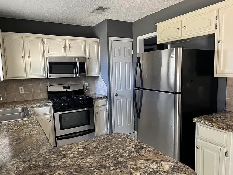 1325 Del Norte Dr — Photo 2