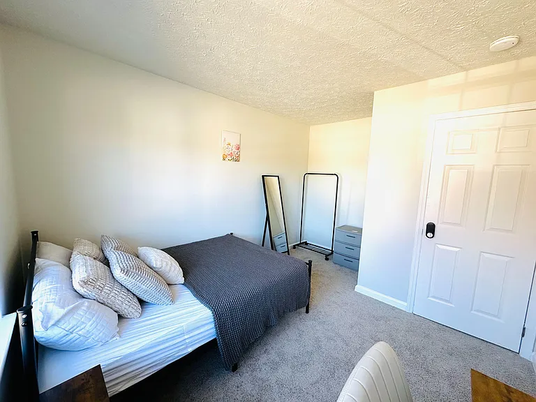 Brandycrest Dr — Photo 4