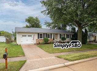 3306 Dundee Ln, Bettendorf, IA 52722