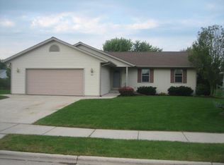 646 N 7th St, Oostburg, WI 53070