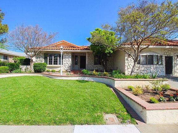 3rd image of 513 Fruitvale Road