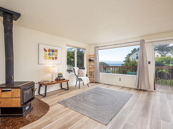 5th image of 3865 Evergreen Ave