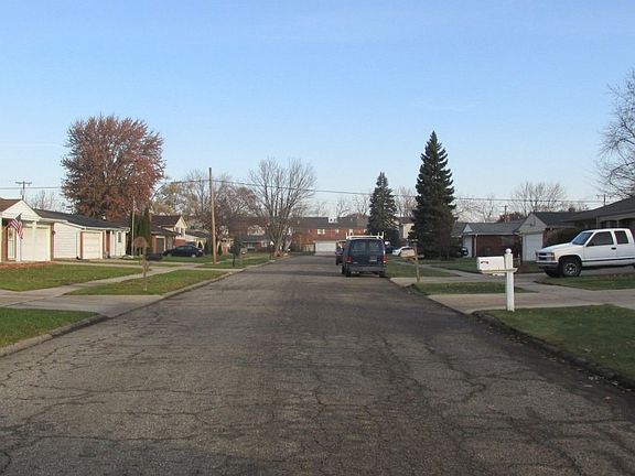 5th image of 36731 Kimberly Dr