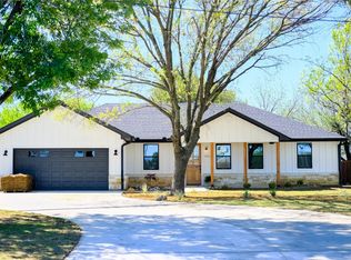 402 4th St, Whitesboro, TX 76273