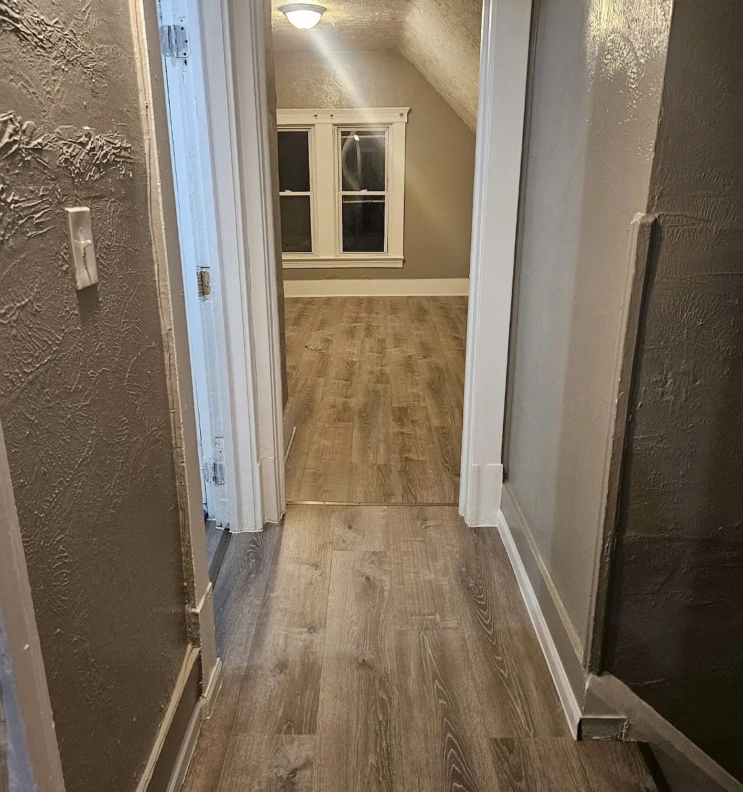 3 bed, 858 sqft, $1,300 — Photo 3