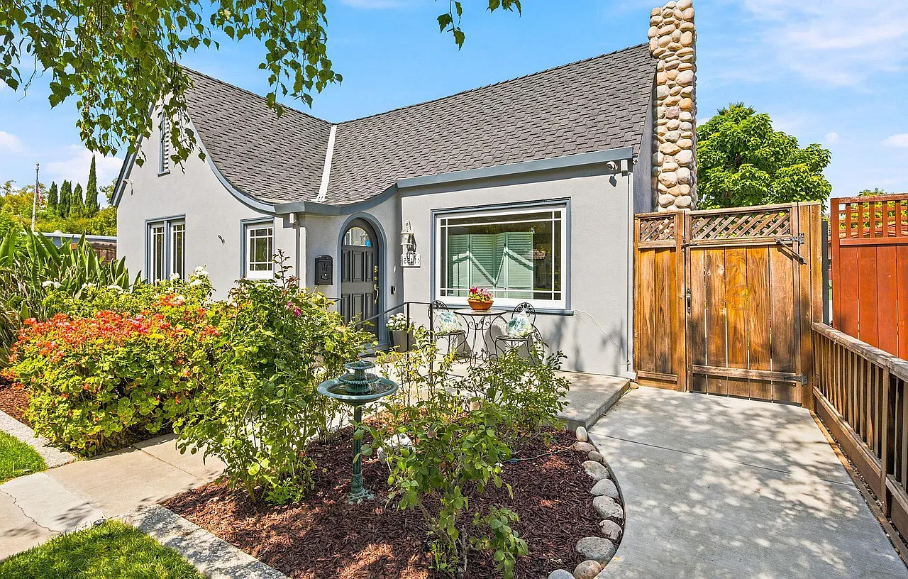 4 bed, 1979 sqft, $5,615 — Photo 3