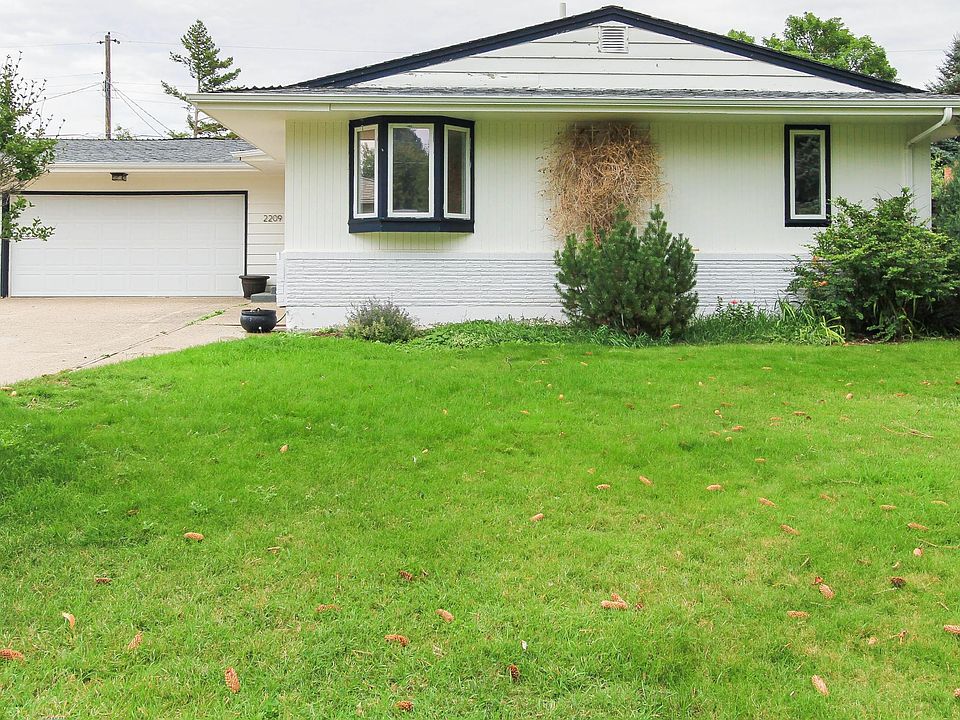 1st image of 2209 Cherry Dr