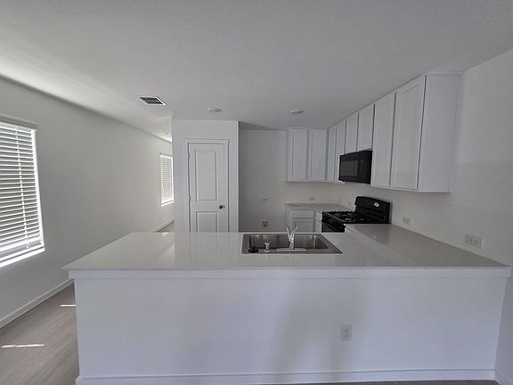4th image of 4104 Belmont Dr