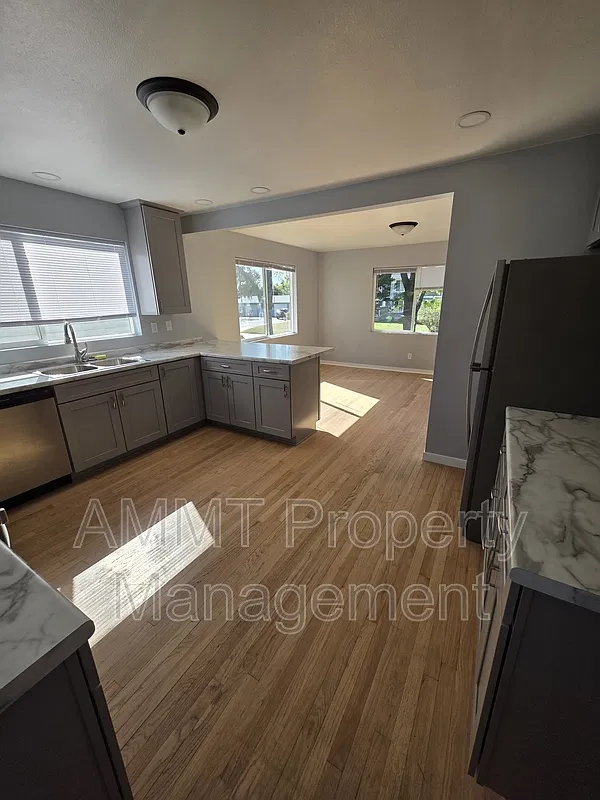 4 bed, 1.5 bath, $1,775 — Photo 1
