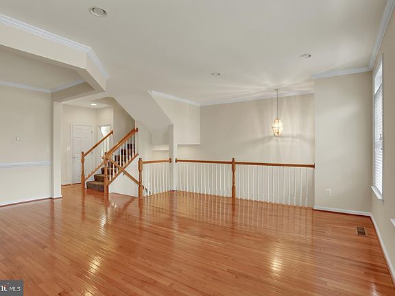 4th image of 9674 Potters Hill Cir