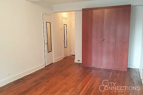Rented by City Connections Realty | media 3