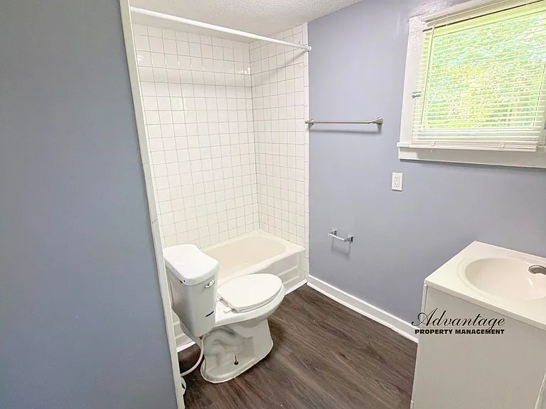 749 Bey St — Photo 12